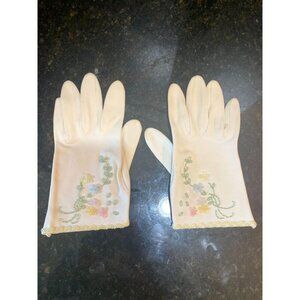 Vintage Women's White Floral Gloves with Delicate Beading